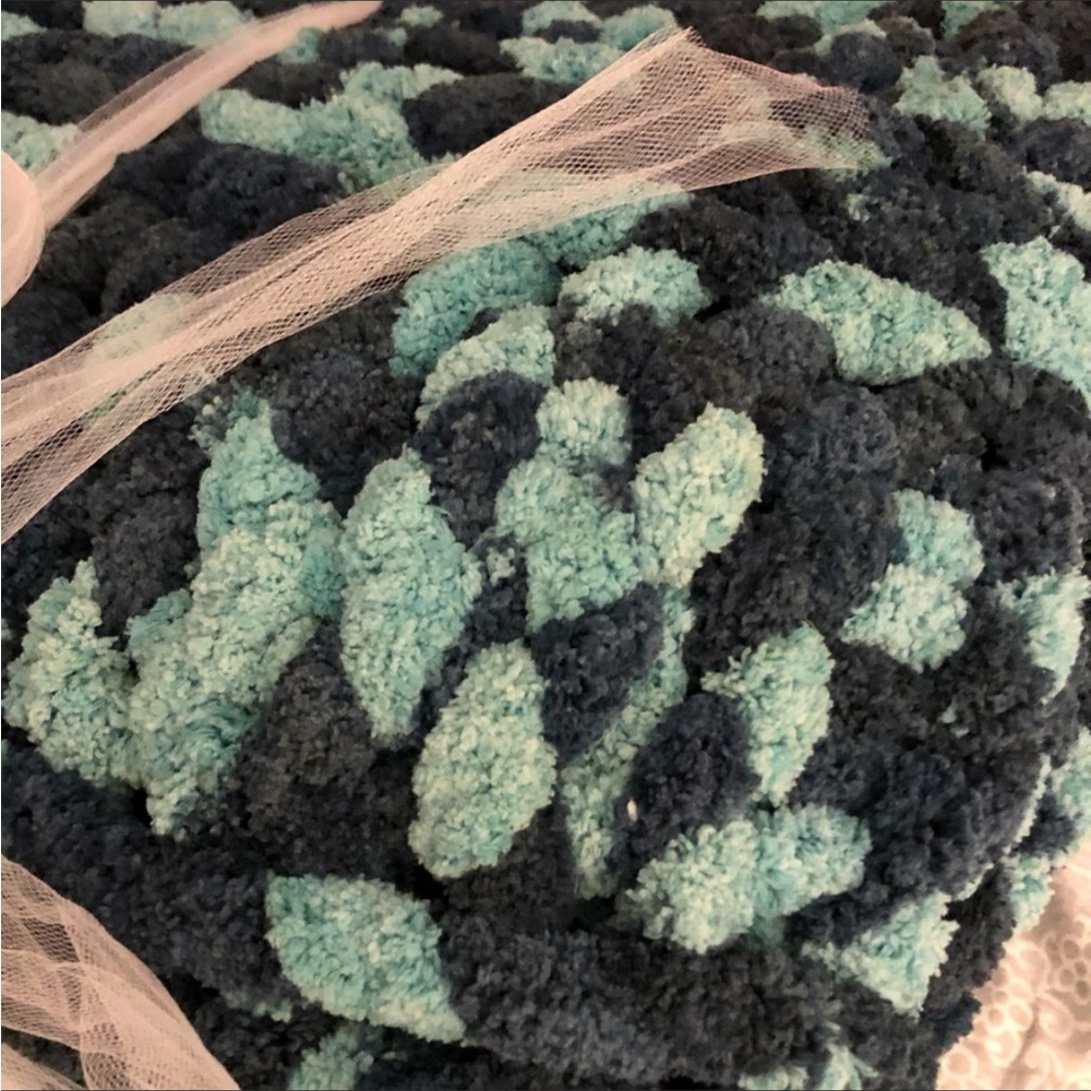 🔥🔥 Customized Homeknit chunky loop blanket..multi options available - Picture 2 of 7